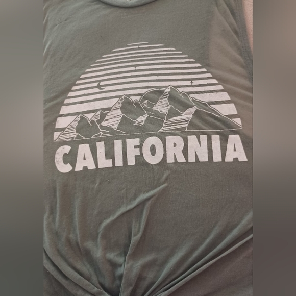 Fifth Sun M Olive Green Sheer Slvls Knotted Front California Graphic Tank Top - Picture 6 of 10